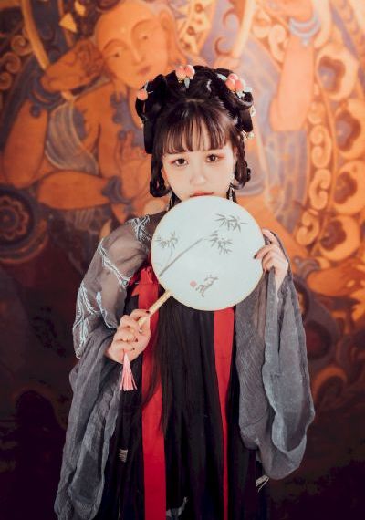 她扒下内裤让我爽了一夜动漫